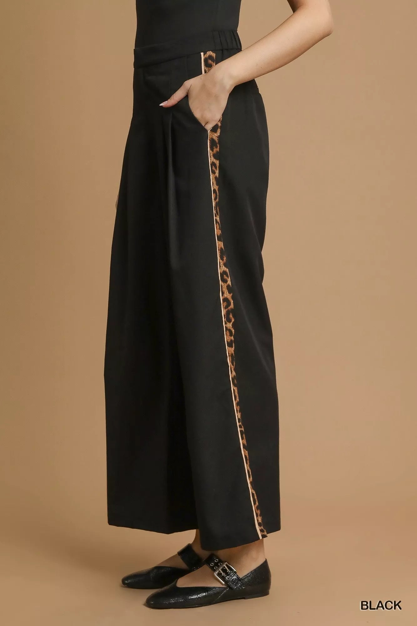 Umgee Front Pleated Wide-Leg Pants with Contrast Trim